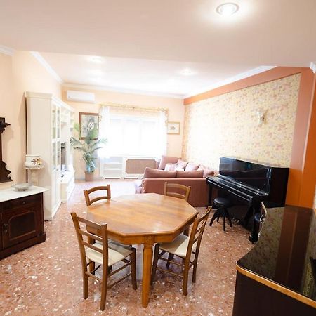 La Casa Di Daniela Apartment ลิโด ดิ ออสเตีย ภายนอก รูปภาพ