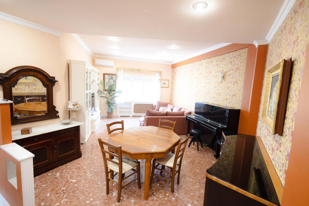 La Casa Di Daniela Apartment ลิโด ดิ ออสเตีย ภายนอก รูปภาพ