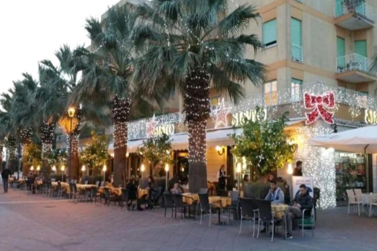 La Casa Di Daniela Apartment ลิโด ดิ ออสเตีย ภายนอก รูปภาพ
