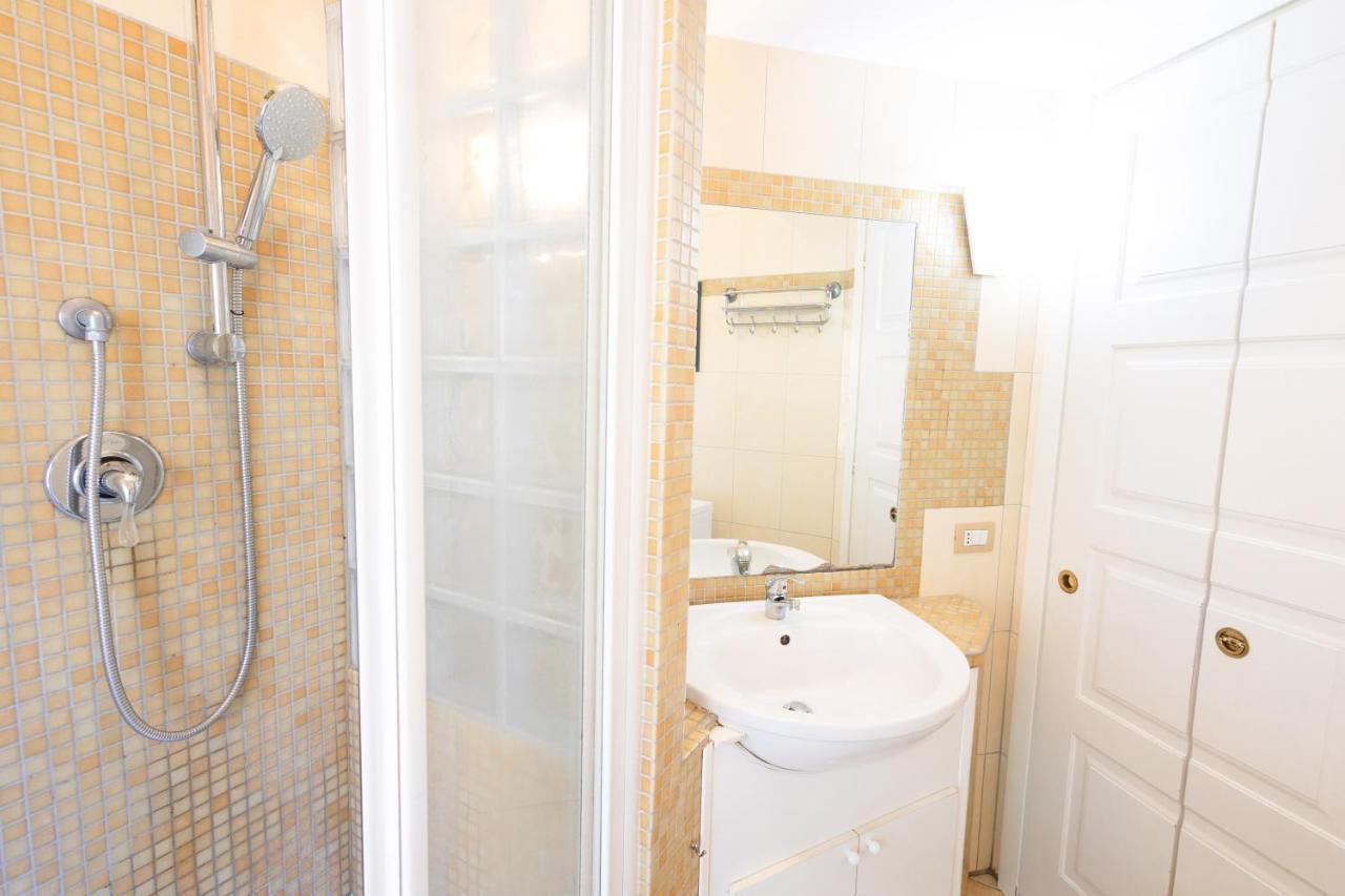 La Casa Di Daniela Apartment ลิโด ดิ ออสเตีย ภายนอก รูปภาพ